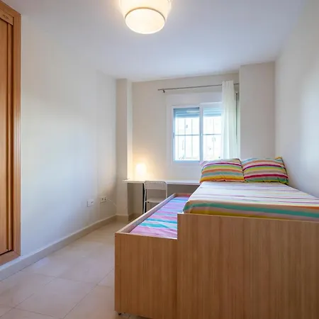 Playa Torrecilla Piscina Centro 2 * Нерха