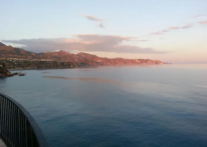 Playa Torrecilla Piscina Centro 2 Nerja